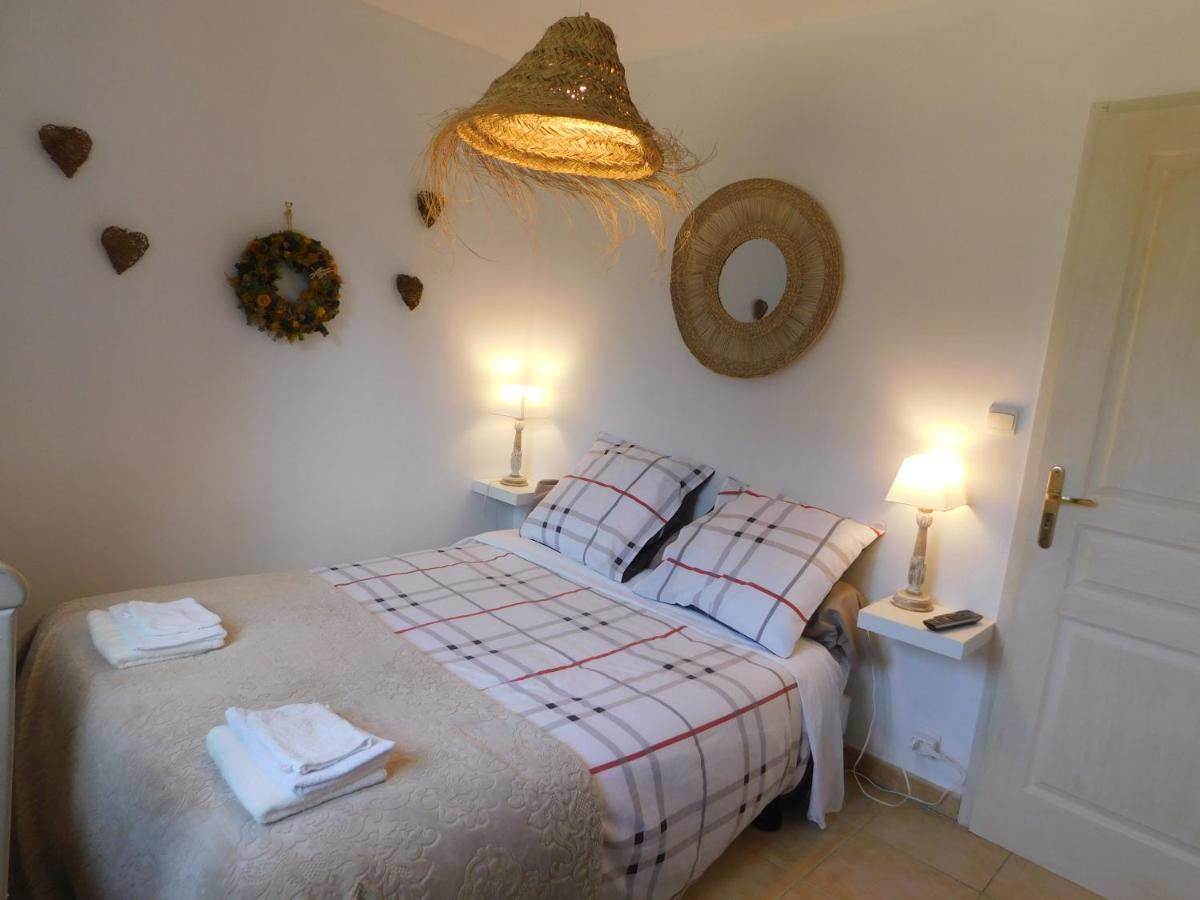 Chez Marie Bed & Breakfast Régusse Екстериор снимка