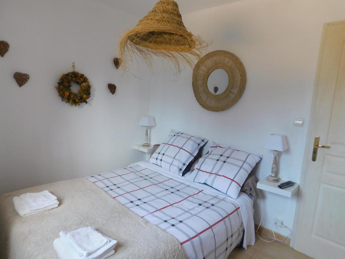 Chez Marie Bed & Breakfast Régusse Екстериор снимка