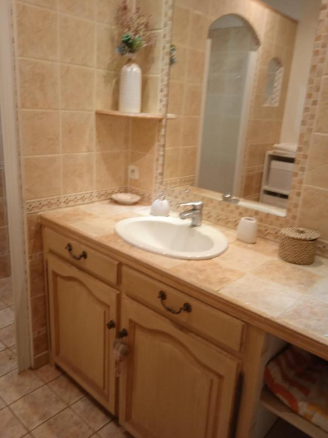 Chez Marie Bed & Breakfast Régusse Екстериор снимка