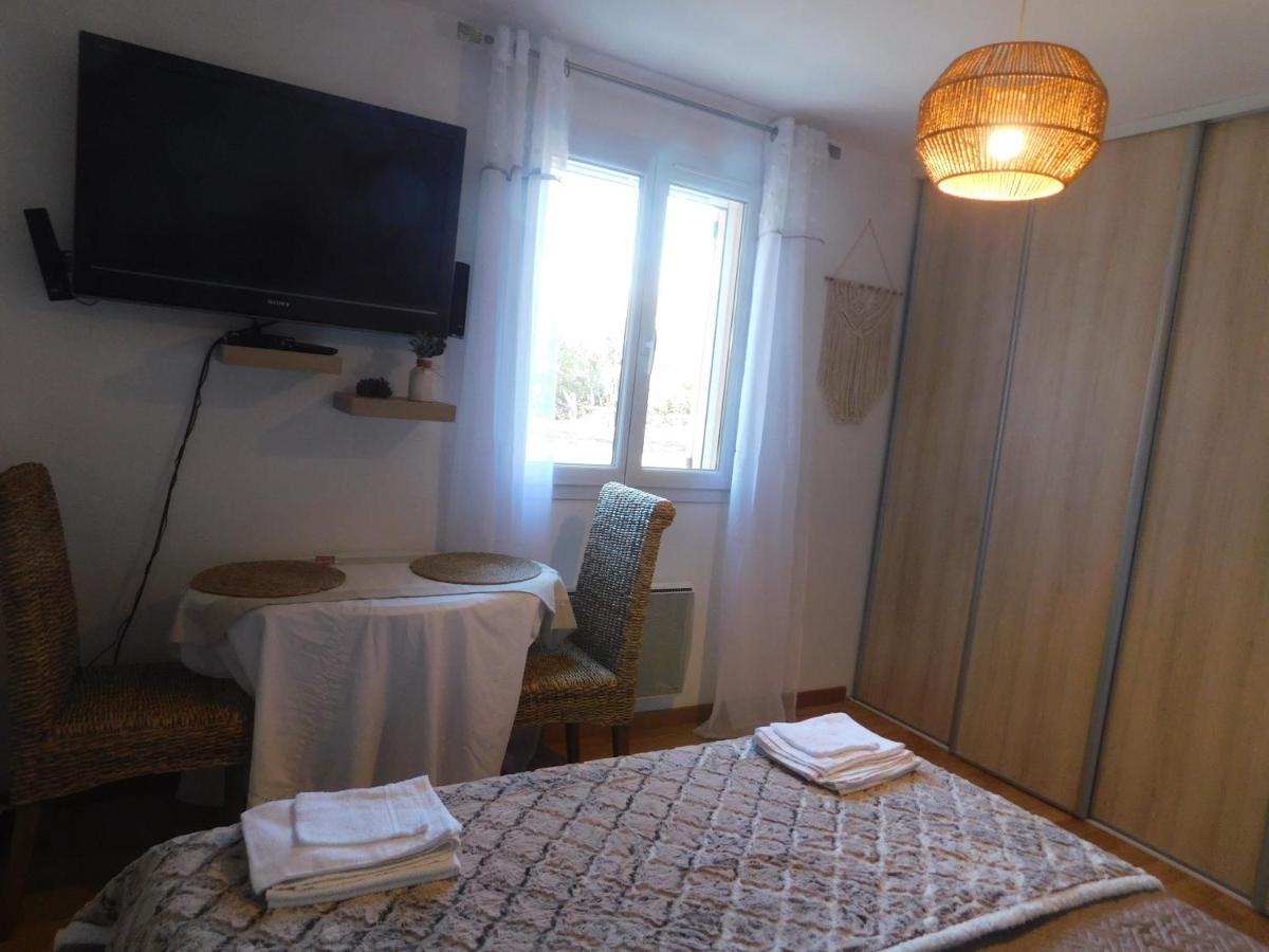 Chez Marie Bed & Breakfast Régusse Екстериор снимка