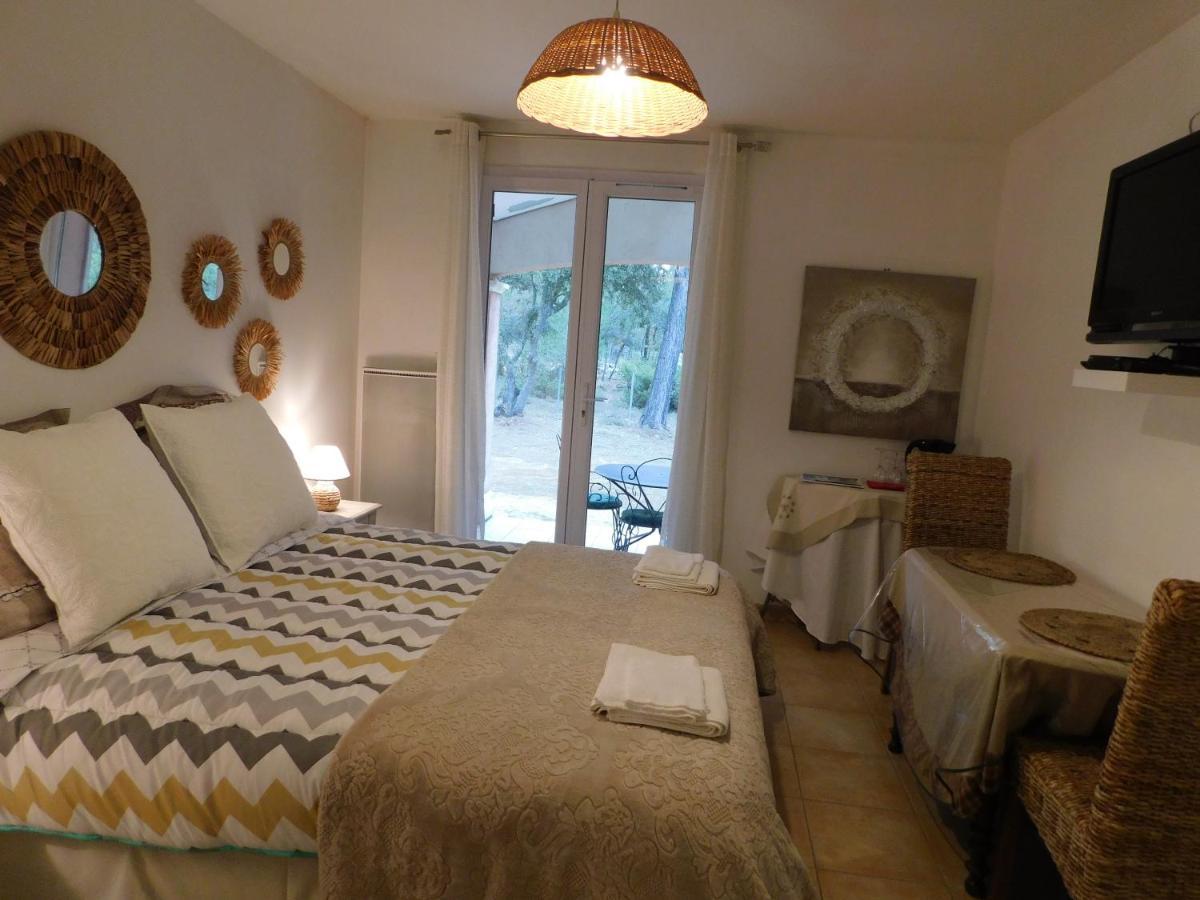 Chez Marie Bed & Breakfast Régusse Екстериор снимка